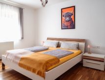 Kunterbunt: Kleurrijk appartement in hartje Aschau im Zillertal, 50m van centrum - thumbnail 2