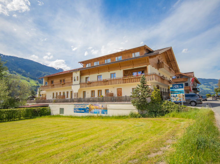 Sauna en bergzicht in ruim appartement in Stumm im Zillertal in Stumm im Zillertal
