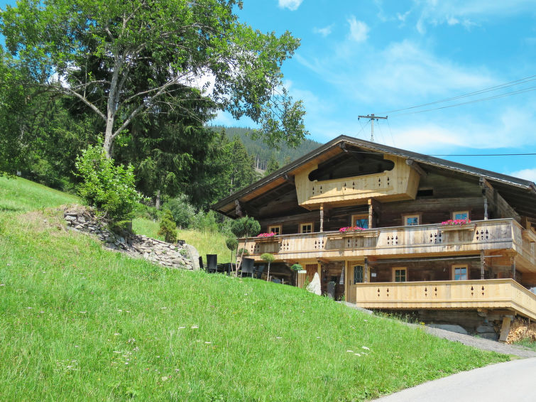 "Alm Chalet (SUZ320)", 5-room chalet 240 m2 on 2 levels. Rustic and tasteful furnishings: living room with Scandinavian wood stove and satellite TV. Open kitchen (oven, dishwasher, 4 ceramic glass hob..