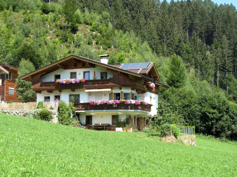 "Markus", 4-Zimmer-Wohnung 90 m2 im 1. Stock. Hell, zweckmässig eingerichtet: 1 Zimmer mit 1 Bett und 1 Doppelbett. Ausgang zum Balkon. 1 Doppelzimmer. Ausgang zum Balkon. 1 Zimmer mit 2 Betten. Ausg..