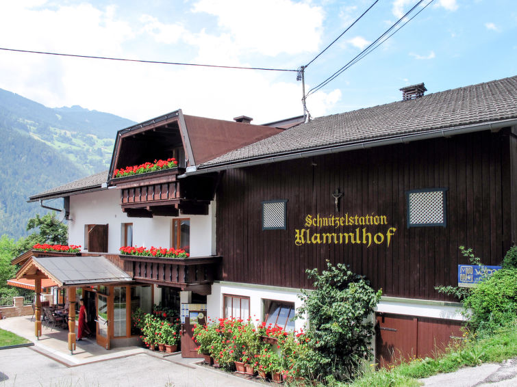 "Klammlhof (ZAZ307)", appartement 4-kamers 75 m2 op de 2e verdieping. Licht, comfortabel ingericht: 1 2-pers. kamer met douche/WC en Sat-TV. Uitgang naar het balkon. 1 kamer met 1 bed, 1 2-pers bed, d..