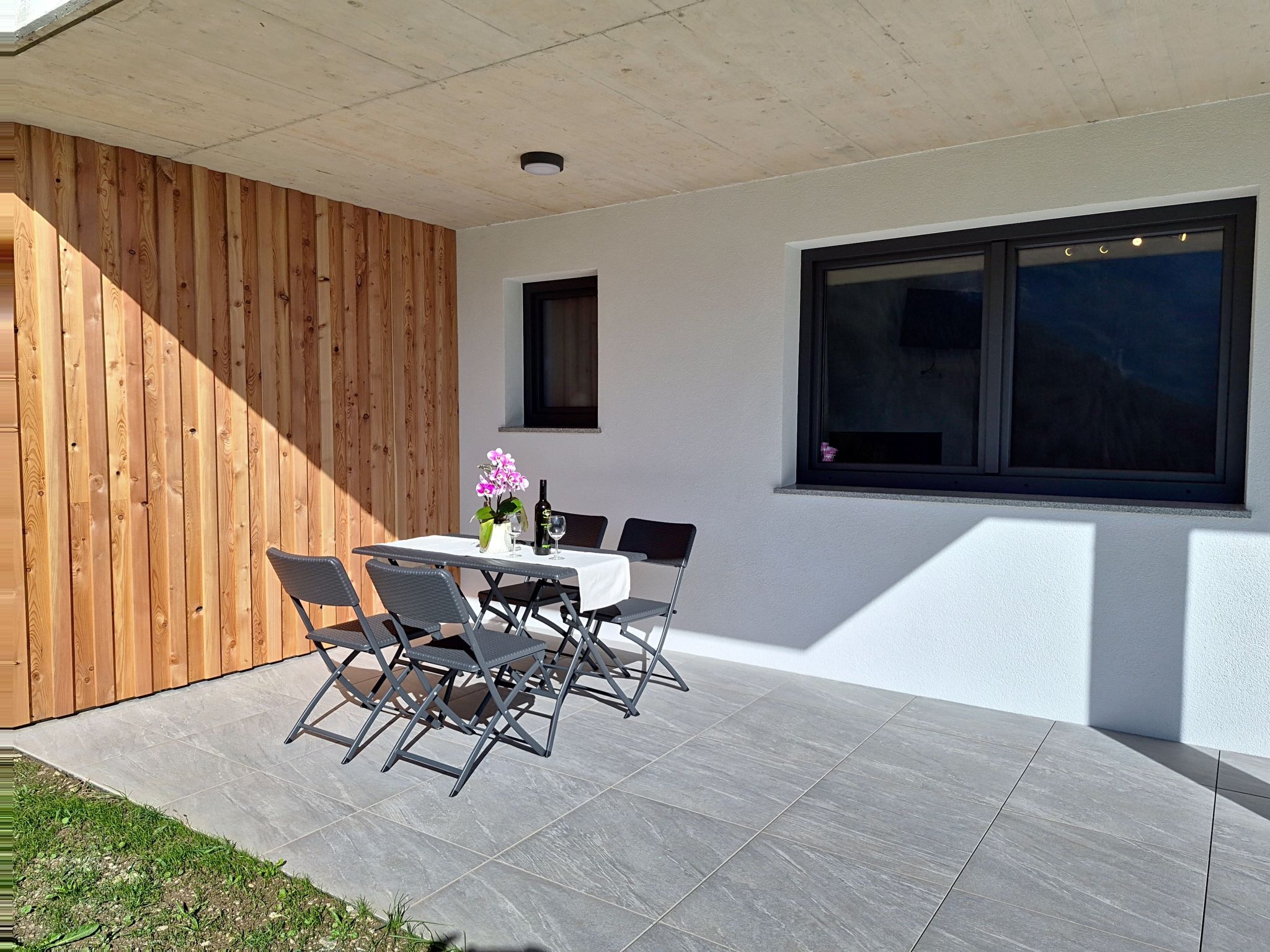 Eben - Outside