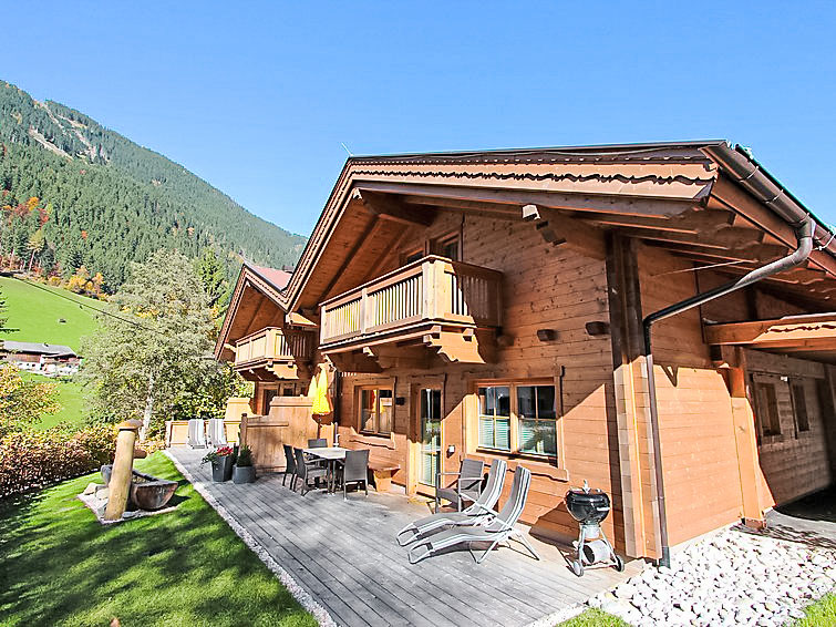 5-room chalet 110 m2 on 2 levels. Comfortable and tasteful furnishings: entrance hall. Living/dining room with dining table, satellite TV and flat screen. Exit to the terrace. 2 double bedrooms. Open ..