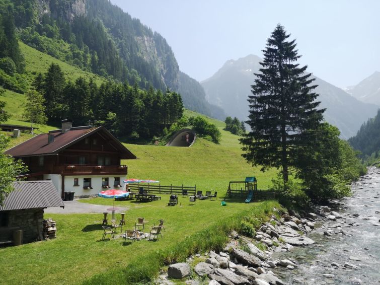 Vakantiehuis met open haard en sauna in Mayrhofen in Mayrhofen
