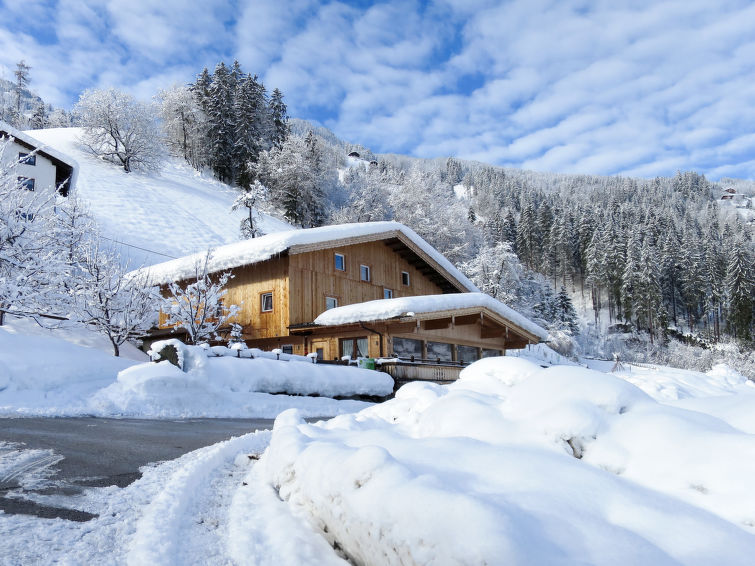 "Talbach (MHO778)", chalet 11-kamers 300 m2 op 3 verdiepingen, op het oosten gelegen. Gezellig en met veel hout ingericht: groot woon-/eetkamer. Uitgang naar het terras. Keuken (oven, afwasmachine, 4 ..