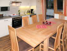 Ruim chalet Edelweiss voor 14 personen, direct aan skipiste en bergmeer in Mayrhofen - thumbnail 4