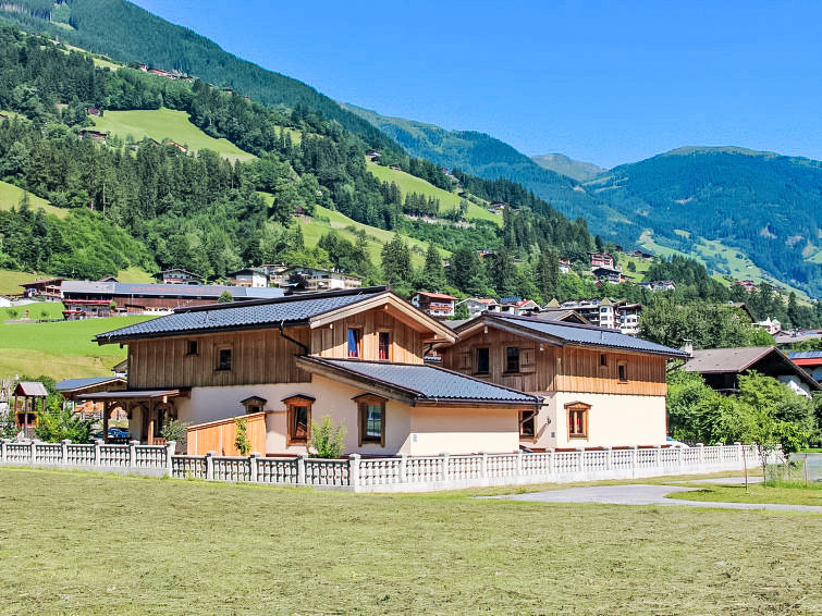 6-Zimmer-Chalet 100 m2 auf 2 Stockwerken. Komfortabel und mit viel Holz eingerichtet: Eingang. Wohnzimmer mit Schwedenofen und Sat-TV (Flachbildschirm), Radio und CD. 1 Doppelzimmer. Offene Küche (Ba..