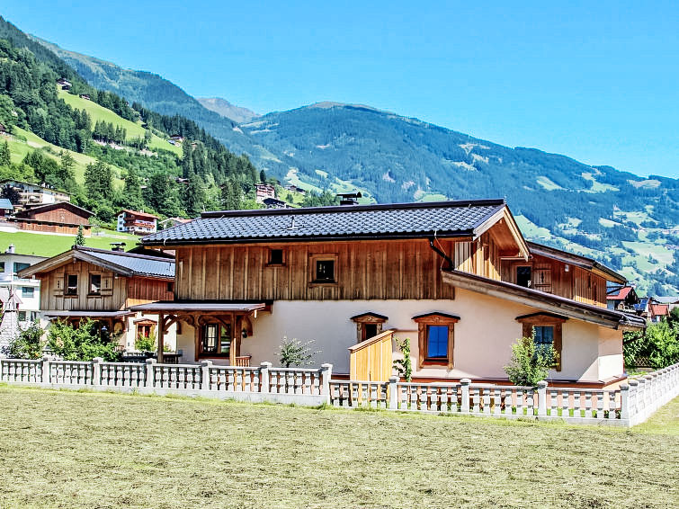 6-room chalet 100 m2 on 2 levels. Comfortable and wooden furniture furnishings: entrance hall. Living room with Scandinavian wood stove and satellite TV (flat screen), radio and CD-player. 1 double be..