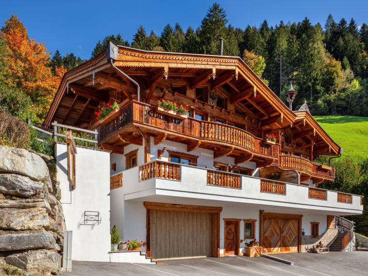 "Chalet Modern Life (MHO775)", 6-Zimmer-Wohnung 160 m2 im 2. Stock. Hell, komfortabel eingerichtet: Wohn-/Schlafzimmer mit 1 Diwanbett, Esstisch, Sat-TV und Radio. Ausgang zum Balkon. Wohn-/Esszimmer ..