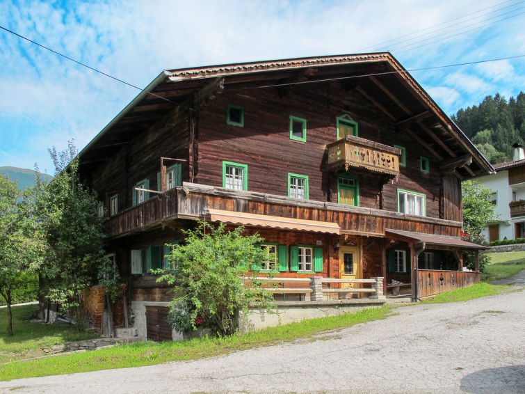 "Geislerhütte (MHO685)", huis 7-kamers 200 m2 op 2 verdiepingen. Eenvoudig en rustiek ingericht: woon-/eetkamer met eettafel, Sat-TV en tegelkachel. Keuken (4-pits kookplaat, oven, afwasmachine, wate..