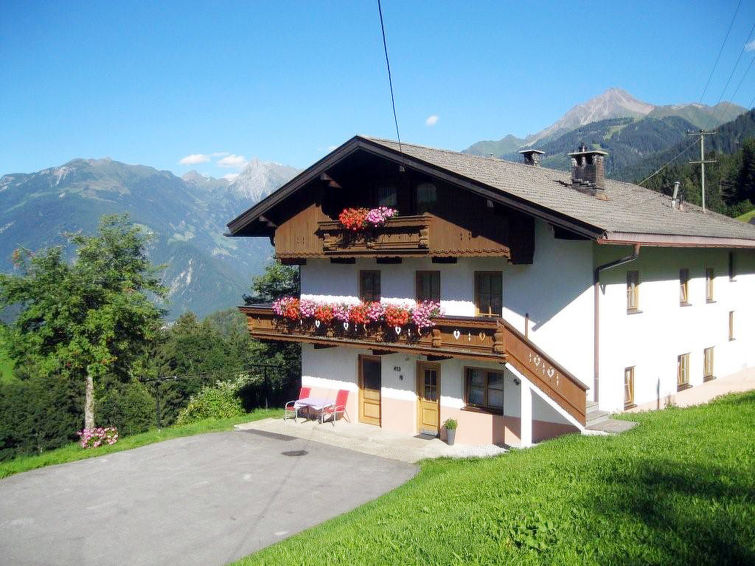 "Oberhaus (FBZ236)", 9-room house 200 m2 on 3 levels. Practical and rustic furnishings: living room with dining nook, satellite TV and tiled stove. 1 double bedroom. Kitchen (oven, dishwasher, 4 ceram..