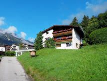 Op 500 m van de piste: ruim appartement in centrum Finkenberg - thumbnail 1