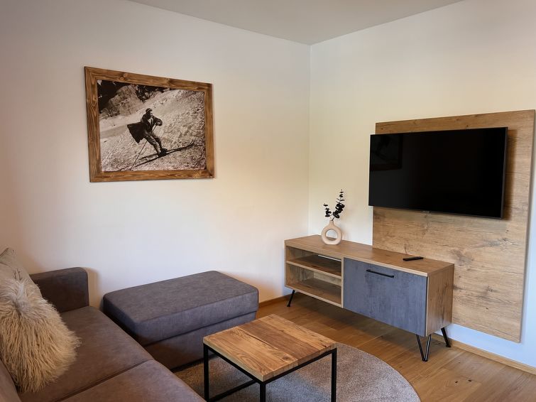 "Comfort Bergblick 13", appartement 2-kamers 48 m2 op de 2e verdieping. Ruim en licht, smaakvol en gezellig ingericht: hal. 1 2-pers. kamer met Kabel-TV en Flatscreen TV. Woonkeuken (oven, afwasmachin..