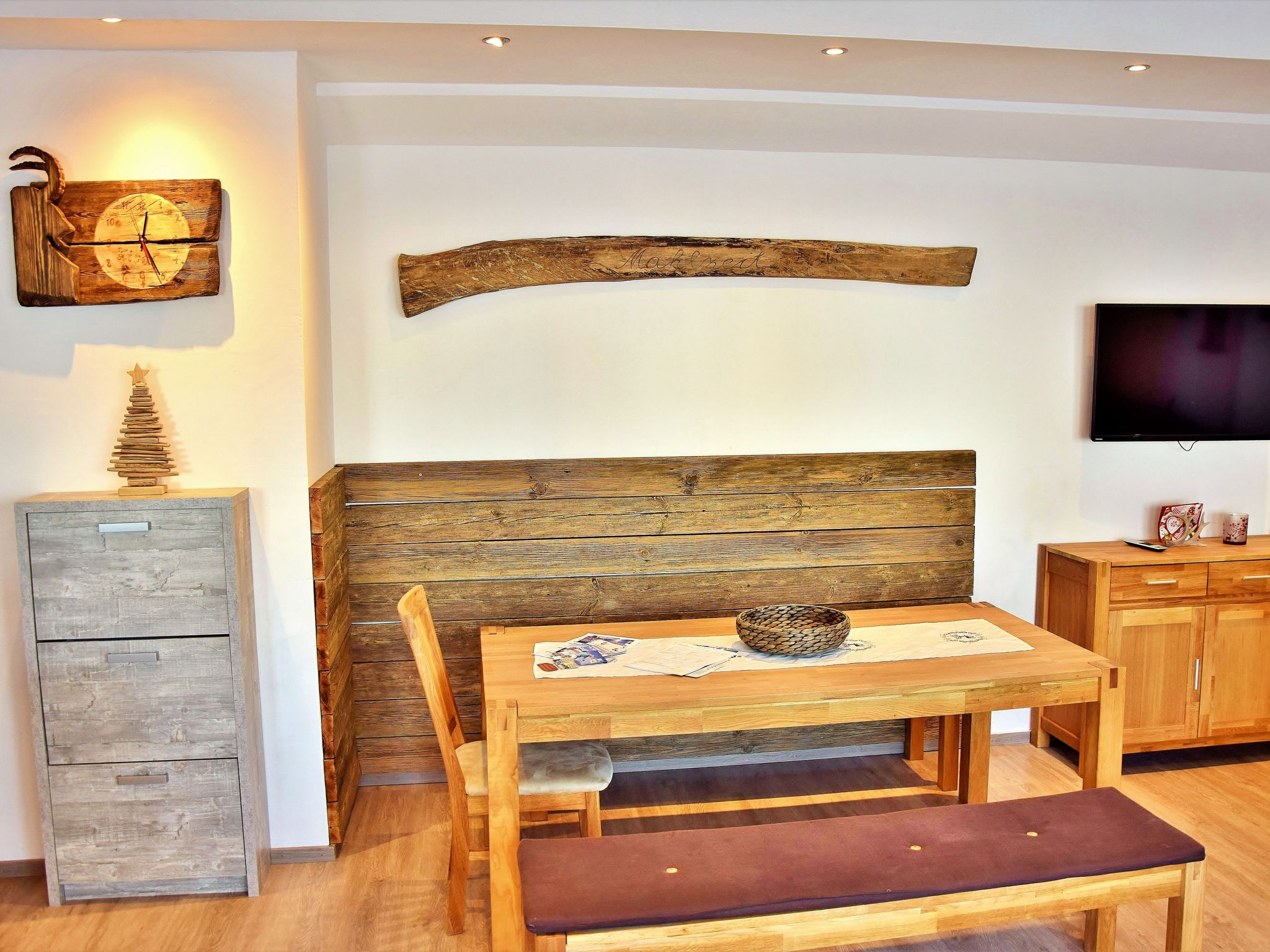 Luxuswohnung im Tiroler Almstil-Image-tags.info