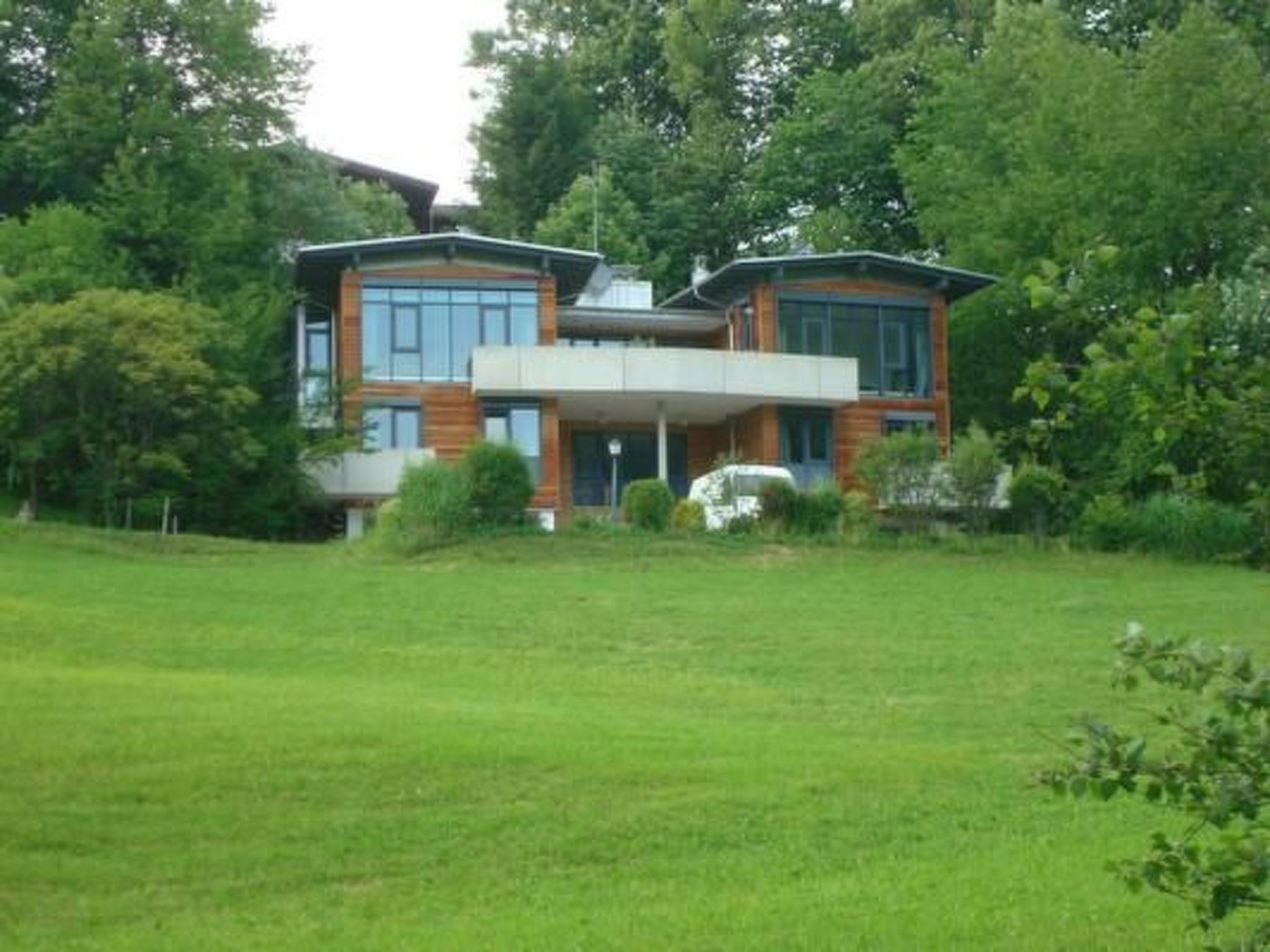 Modernes Luxusapartment am Hang, Wellnessbereich