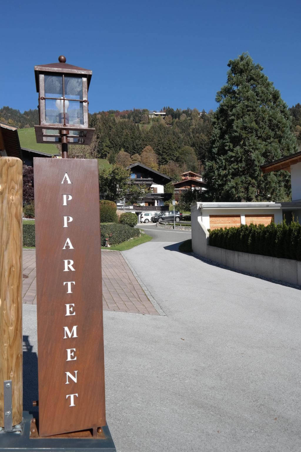 Alpine Lodge-Draußen