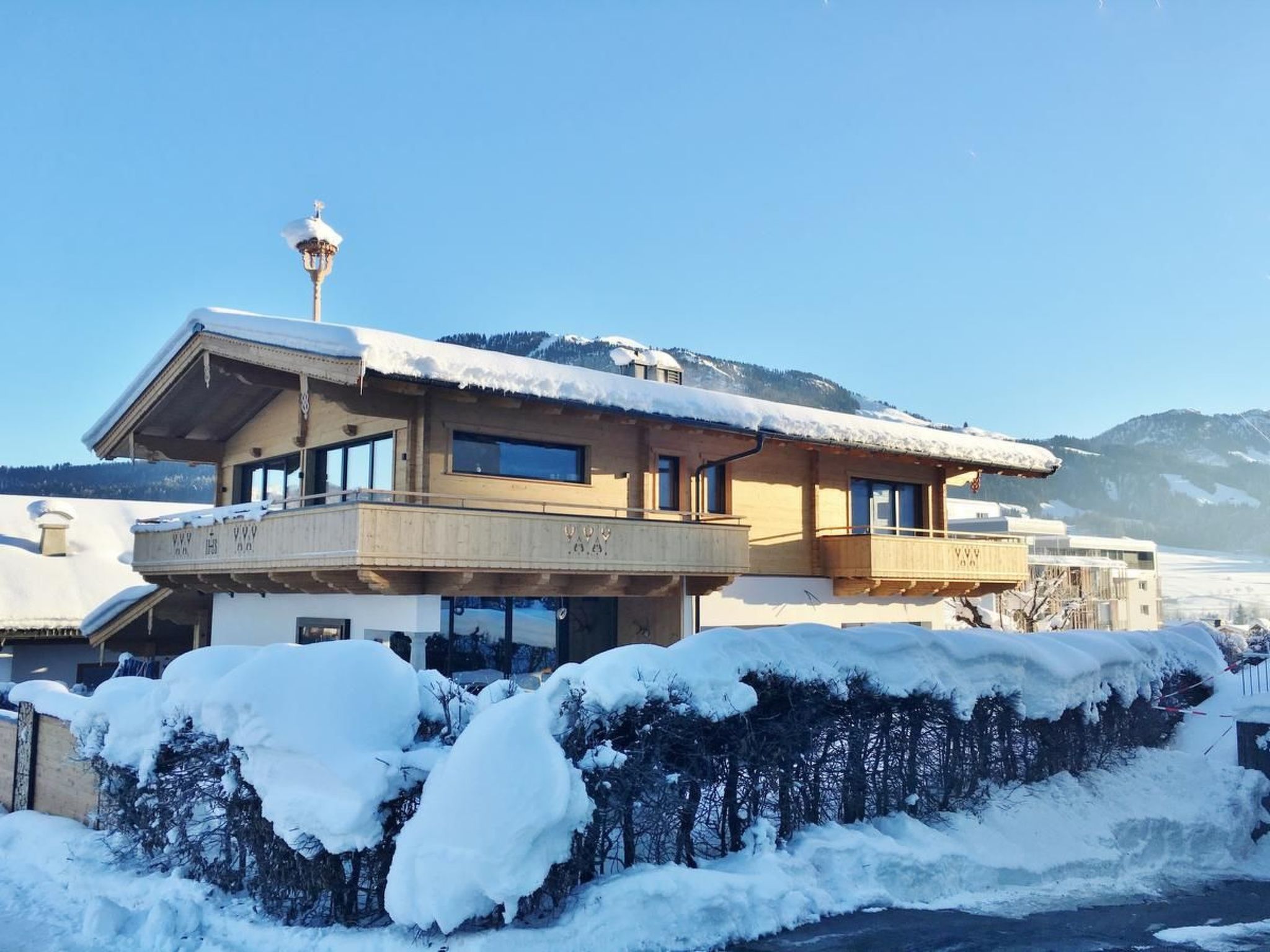 Welcome to Chalet Tannweg, an exclusive holiday home in a fantastic location in Sankt Johann in Tirol, specially designed for groups or families of up to 12 people. With direct access to the Eichenhof..