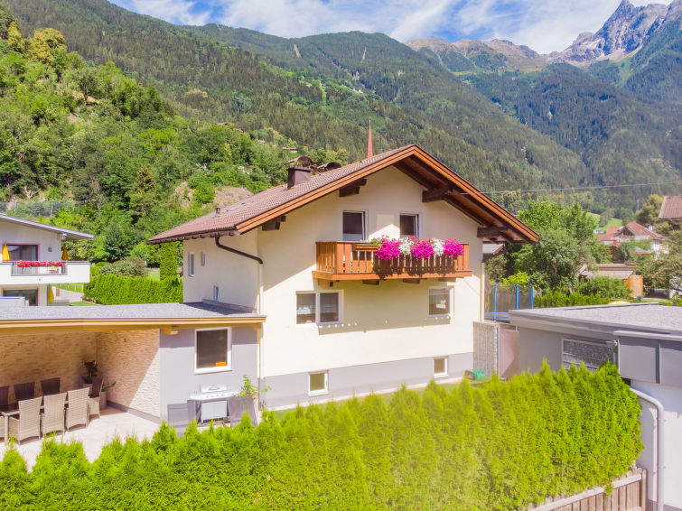 8-persoons vakantiehuis in Ötz met bergzicht en open haard in Ötztaler Alpen
