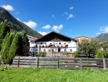 Ruime vakantieboerderij voor 10 personen aan de voet van de Ötztaler Alpen - thumbnail 1