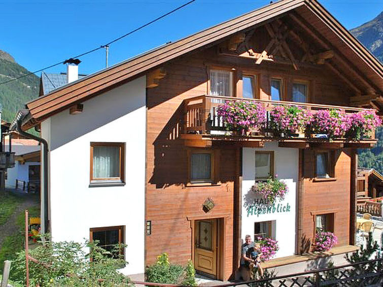 "Alpenblick (SOE750)", appartement 5-kamers 85 m2 op 2 verdiepingen. Doelmatig en gezellig ingericht: Bovenverdieping: 1 kamer met 1 bed, 1 2-pers bed en douche/WC. 2e Verdieping: (steile trap), 1 kam..