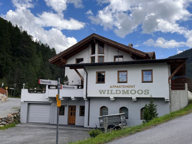 "Appartment Wildmoos (SOE316)", 4-Zimmer-Wohnung 100 m2, im Erdgeschoss. Zweckmässig eingerichtet: Wohn-/Schlafzimmer mit 1 Bett, Esstisch, Sat-TV und Radio. 1 Zimmer mit 1 Doppelbett und Dusche/WC. ..