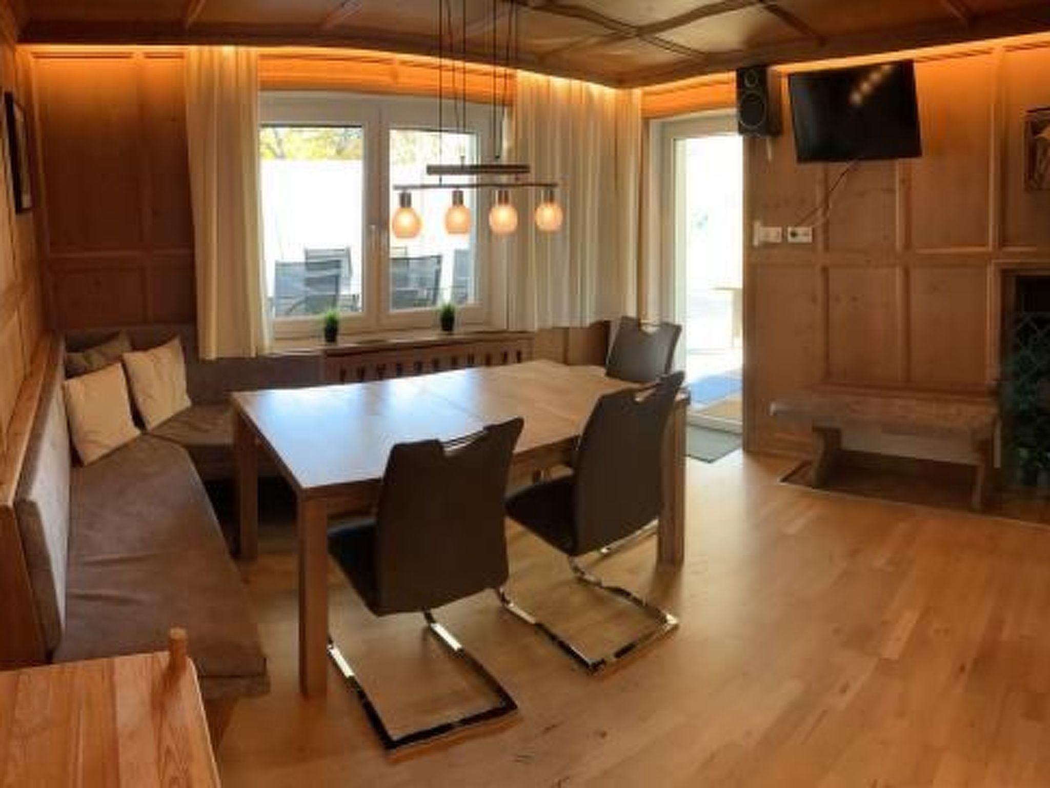 Komfortables Ferienhaus in Landeck mit Pool-Binnen