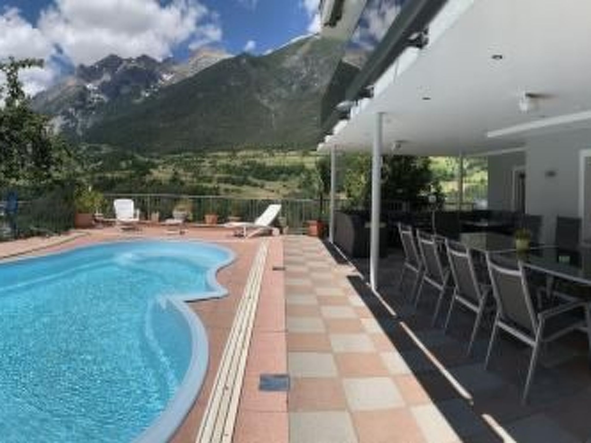 Komfortables Ferienhaus in Landeck mit Pool