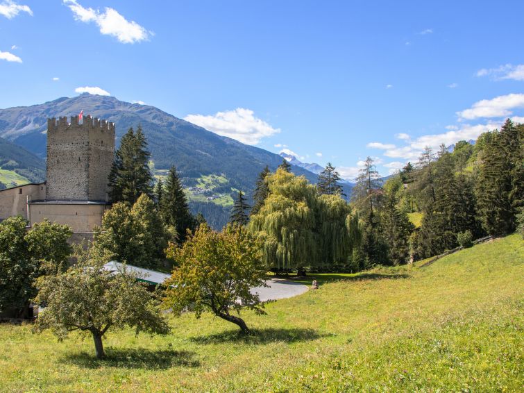 "Burg Biedenegg, Schrofenstein (FIE200)", 3-Zimmer-Wohnung 60 m2, im Erdgeschoss. Rustikal und stilvoll eingerichtet: 2 Doppelzimmer. Wohnküche (4 Glaskeramikherd Platten, Toaster, Wasserkocher, Mikr..