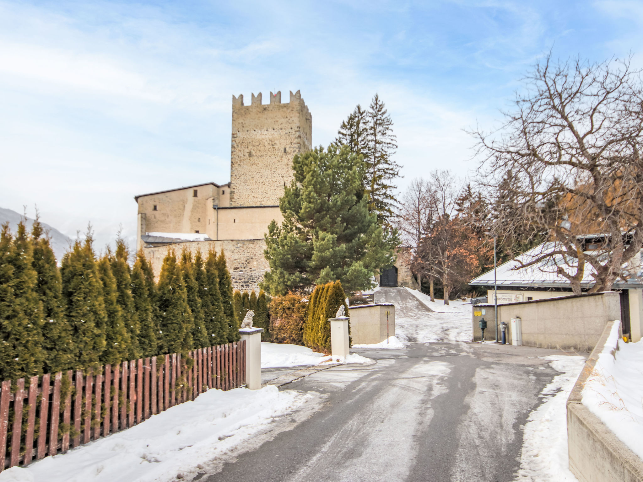 Burg Biedenegg, Pach-Buiten