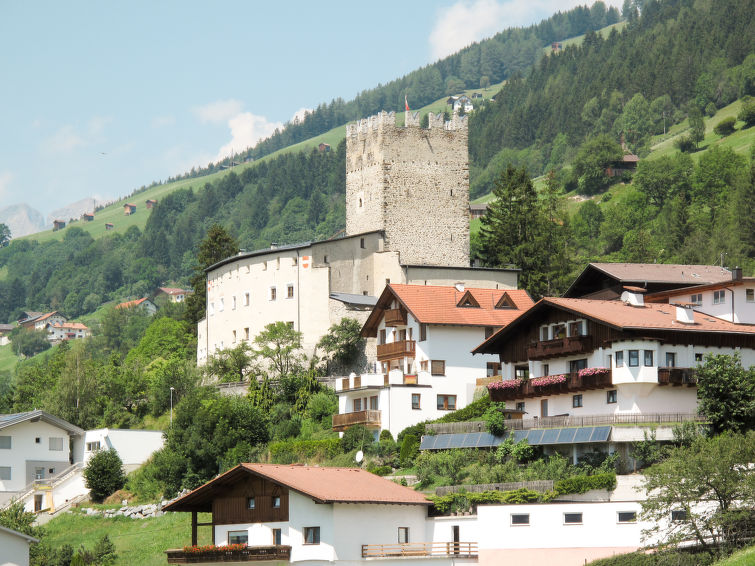 Op 850m van centrum Fliess: Studio in historisch Burg Biedenegg in Fliess/Landeck/Tirol West