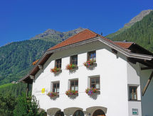 Bergzicht en comfort in appartement Sonnenhof Top 1, Feichten im Kaunertal - thumbnail 1
