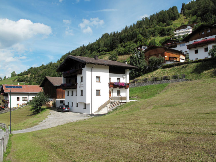 Centraal gelegen appartement in Prutz/Kaunertal met sauna en bergzicht in Prutz/Kaunertal