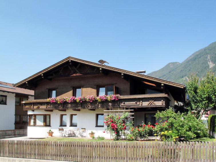 Vrijstaand appartement in centrum Prutz voor 12 personen in Prutz/Kaunertal