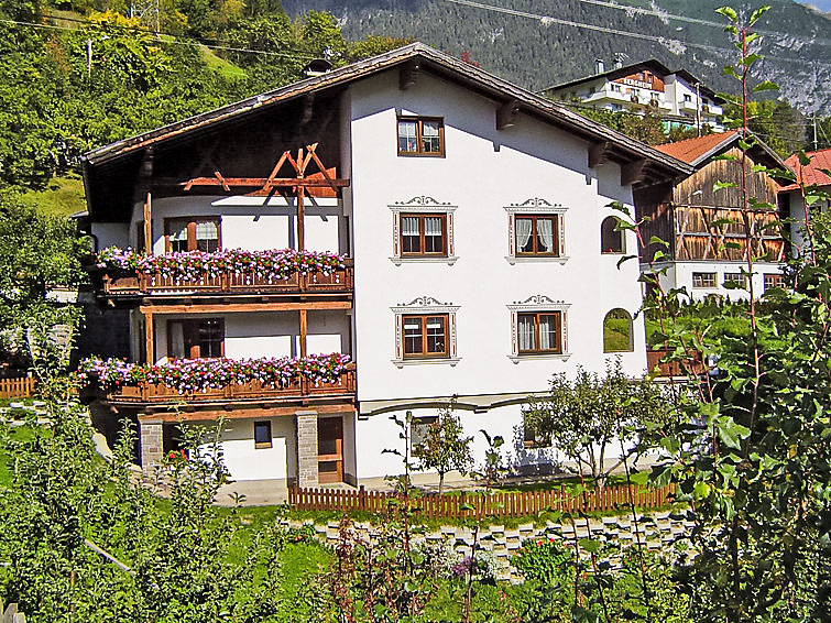 6-persoons appartement Krismer met bergzicht in Pians in Pians