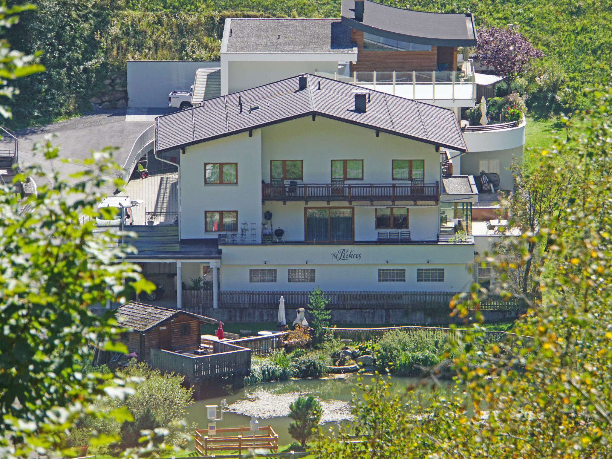 Photo of Hirsch