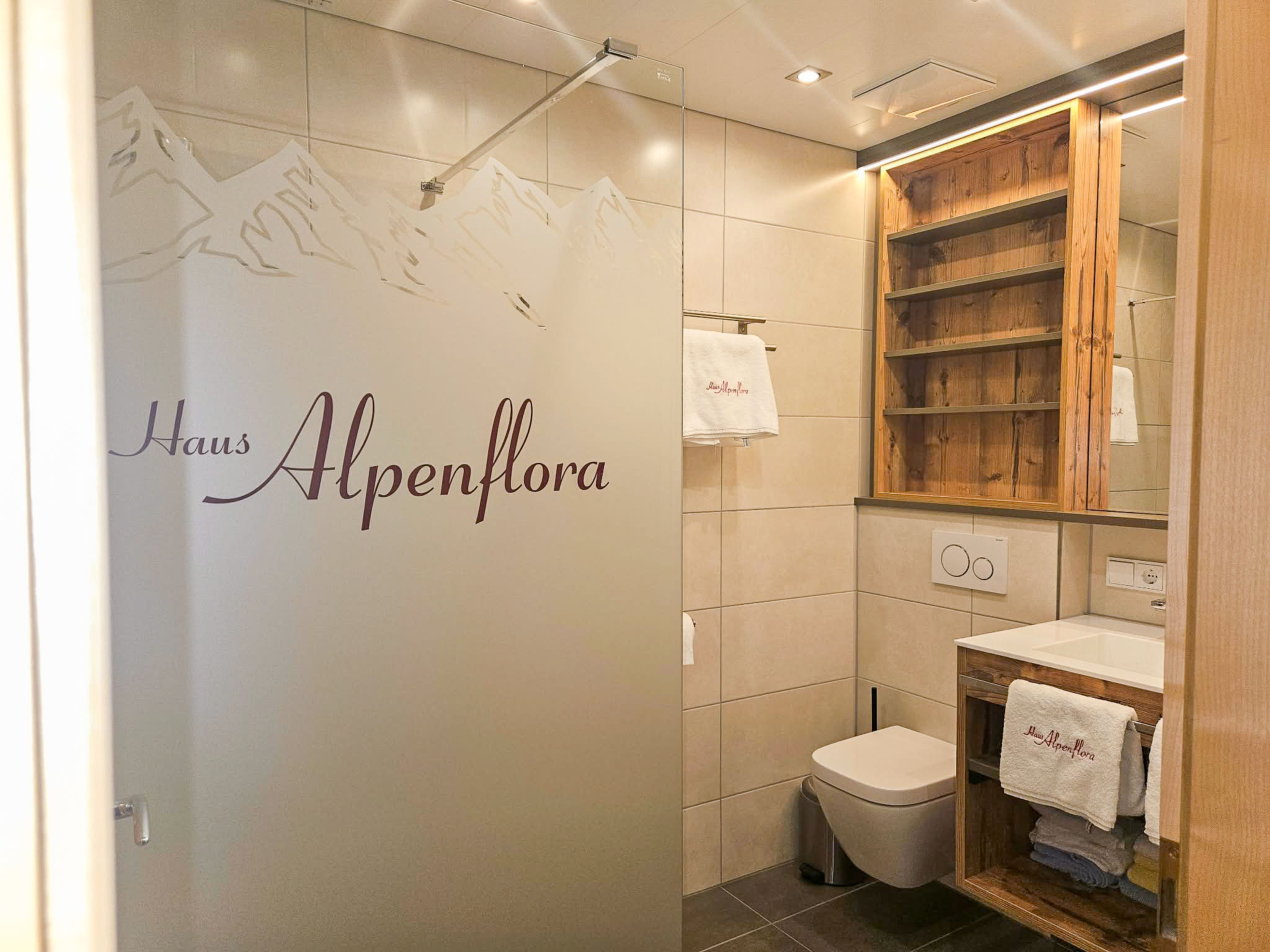 Alpenflora - Drinnen