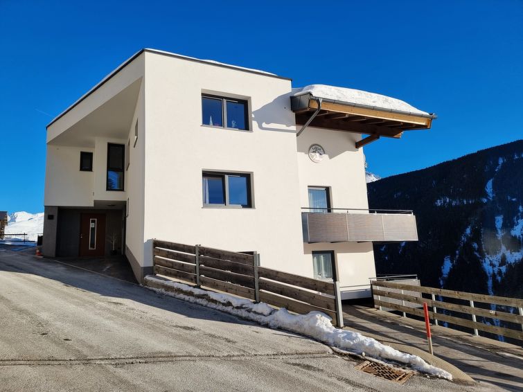 "Alpenliebe (KPL658)", 7-Zimmer-Wohnung 180 m2 auf 3 Stockwerken. Schön eingerichtet: 2 Zimmer, jedes Zimmer mit 1 Bett und 1 Doppelbett. Ausgang zum Balkon. Wohnküche (Backofen, Geschirrspüler, 4 ..