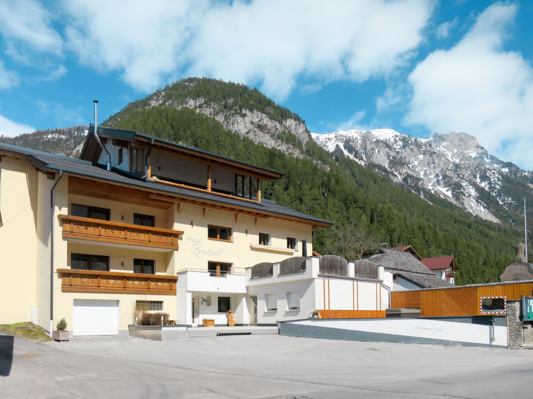 Vrijstaand vakantiehuis Zentral in Pettneu am Arlberg voor 10 personen in Pettneu am Arlberg