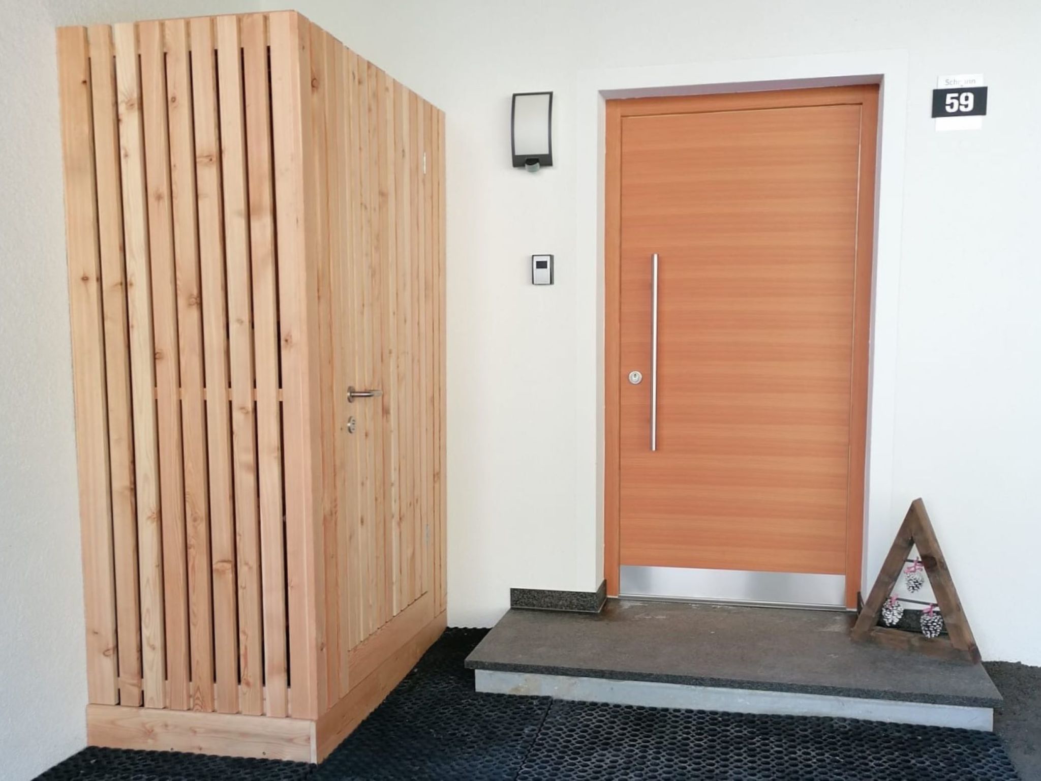 Apart Ladner 59-Outside