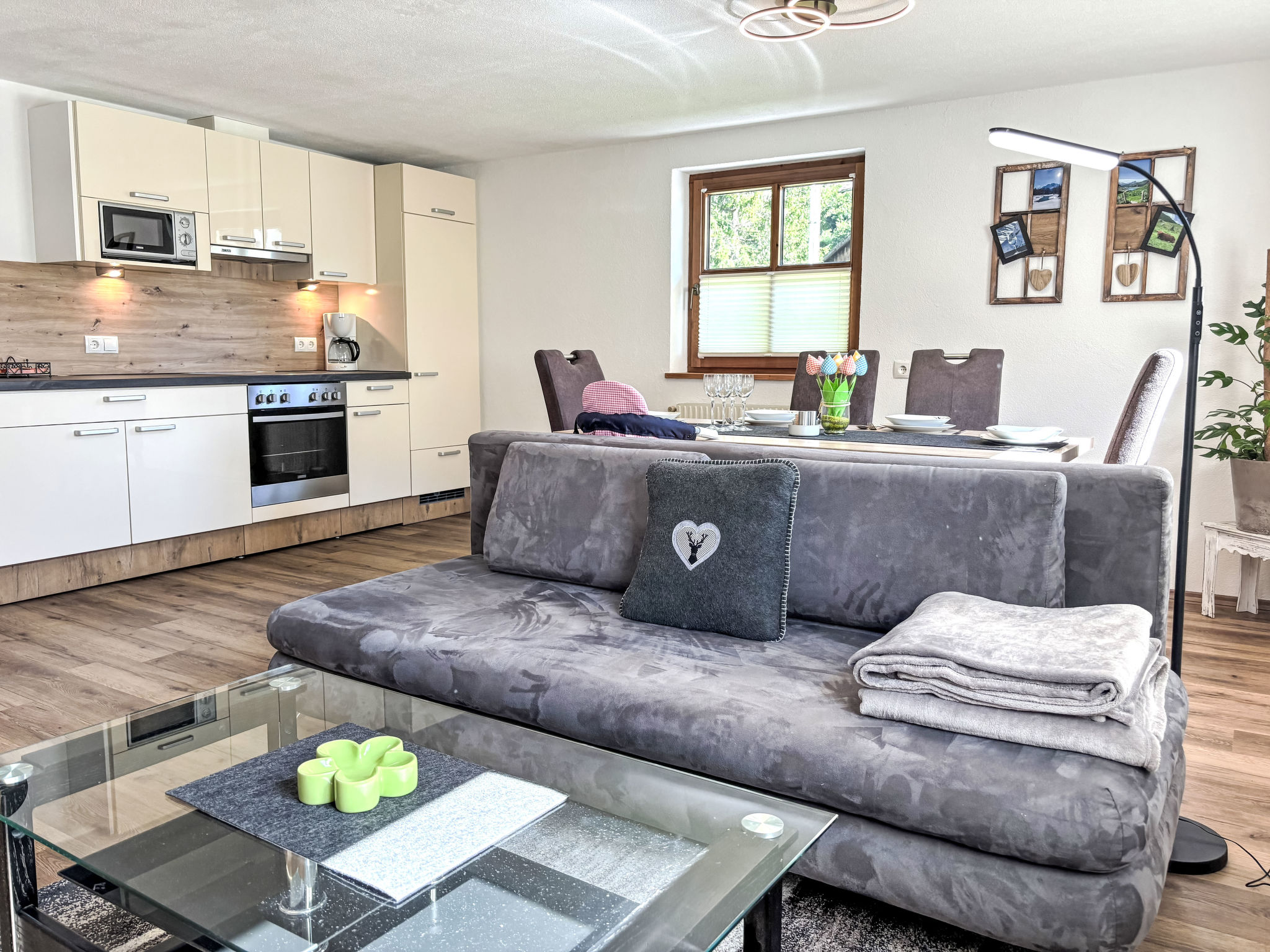 Apart Ladner 59