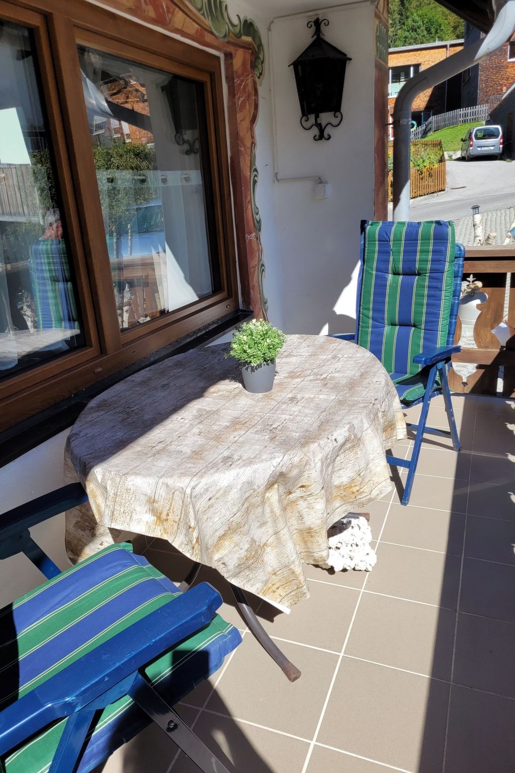 Bergwiese mit Balkon-Binnen