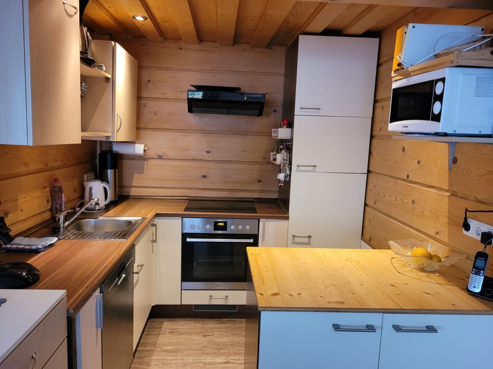 Bergwiese mit Balkon-Binnen