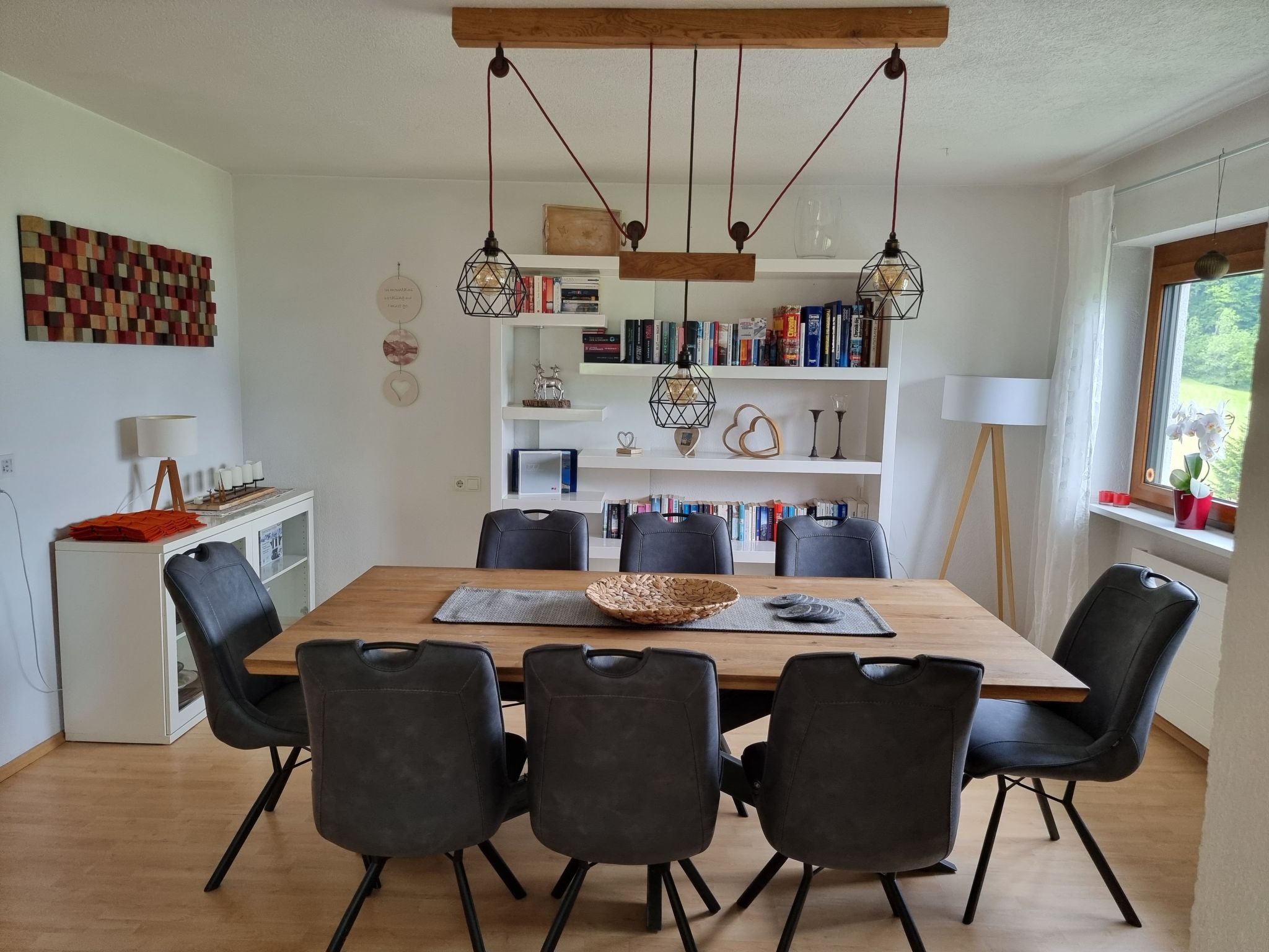 Maximaal 2 huisdieren/honden toegestaan. Discover the perfect holiday home in the middle of the picturesque landscape of the Montafon, situated above Schruns at approx. 1000m above sea level. In this ..