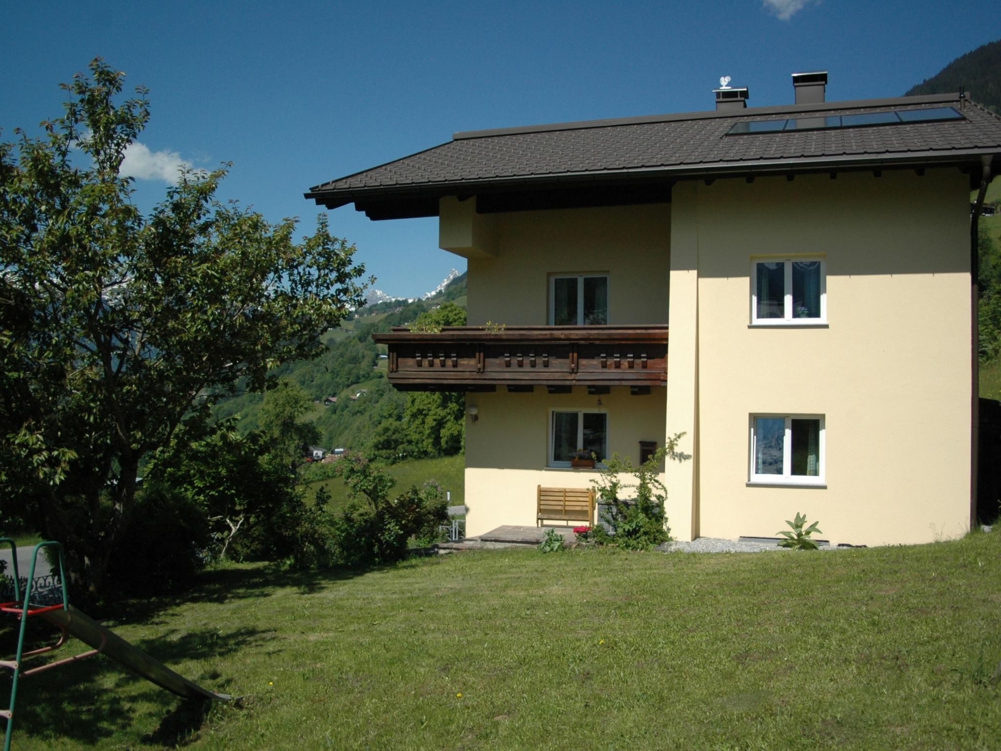Große Wohnung in Silbertal mit Großem Garten