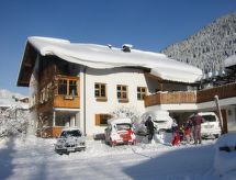 Ruim appartement in centrum Sankt Gallenkirch met tuin en bergzicht - thumbnail 2