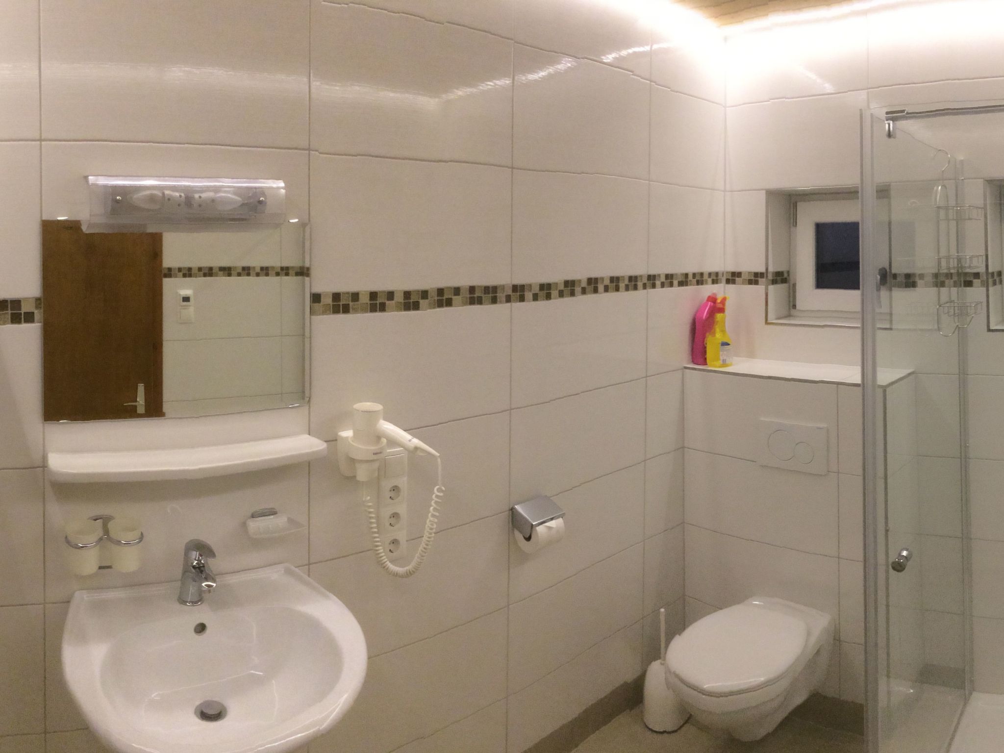 Für zwei Gäste-Binnen