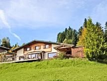 Ruim chalet met tuin en bergzicht in Egg, Vorarlberg - thumbnail 1