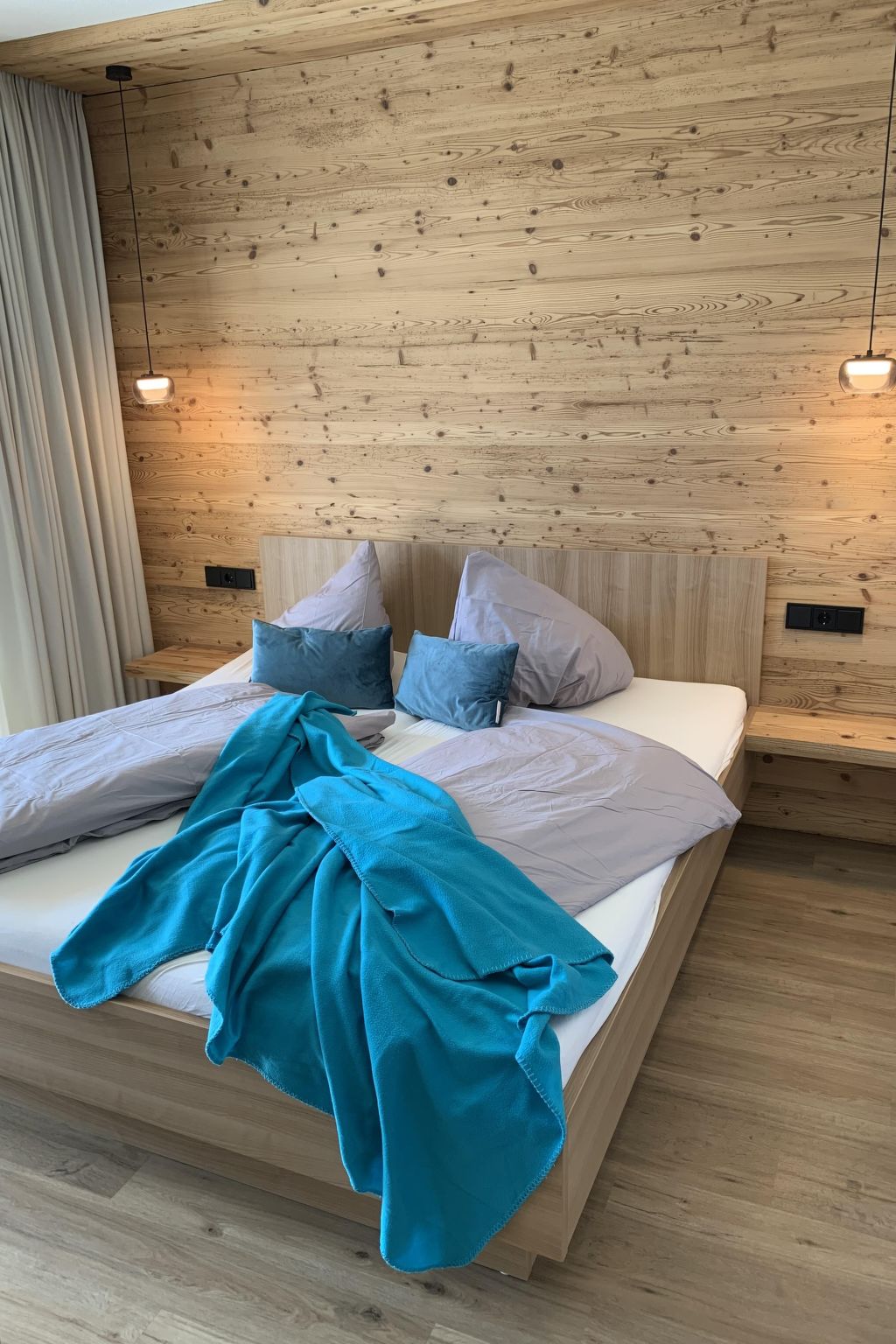 Tauchen Sie ein in die Idylle von Damüls, wo unsere moderne Ferienwohnung den perfekten Ausgangspunkt für ein unvergessliches Schneeabenteuer bildet. Egal, ob Sie die atemberaubenden Pisten im Winte..