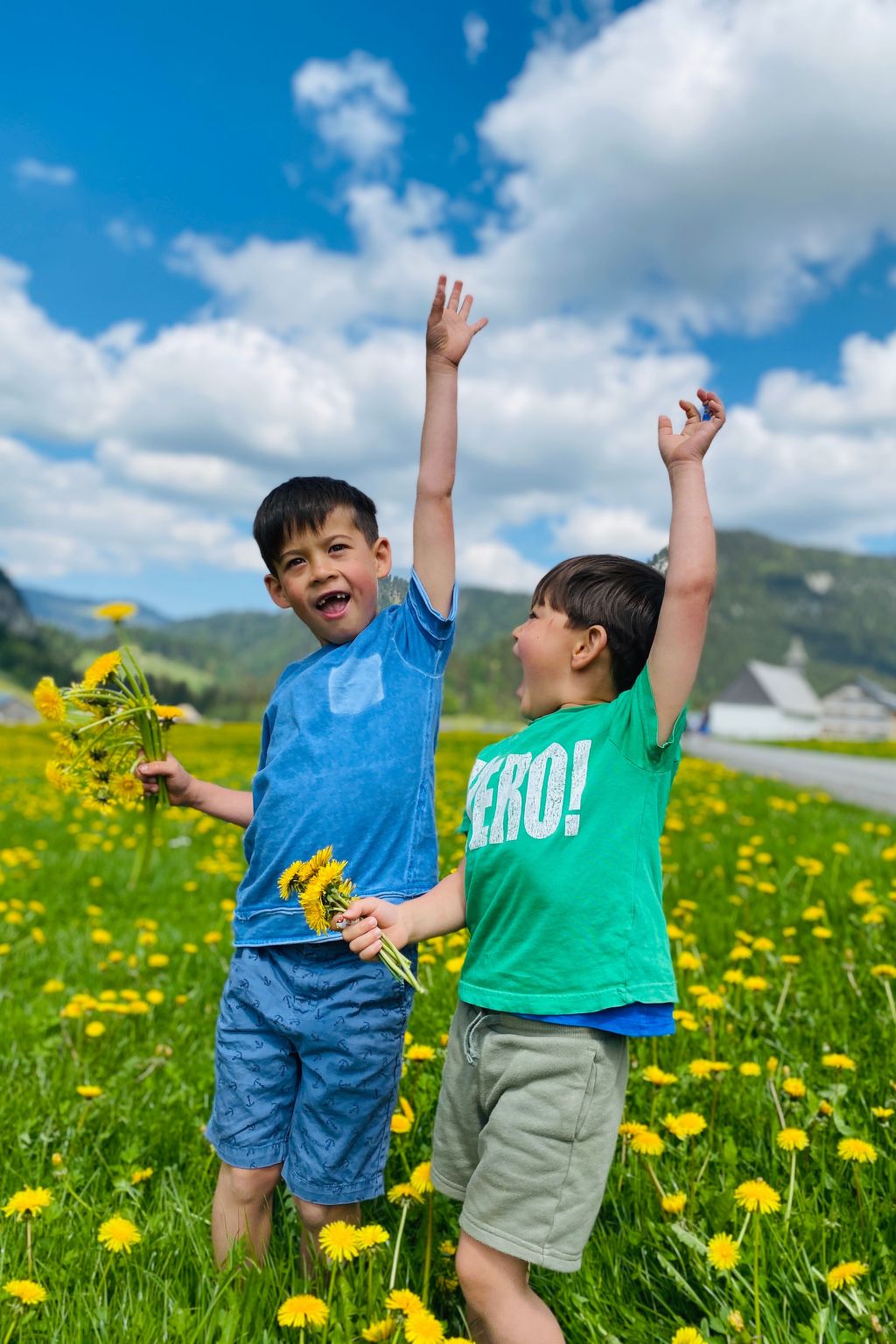 Ruhig mit einem herrlichen Blick auf die Berge.-Image-tags.info