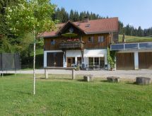 Friesenhof Blank: Vrijstaand vakantiehuis met panoramisch uitzicht in Vorarlberg - thumbnail 1
